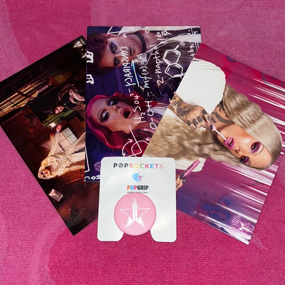 BUNDLE JEFFREE STAR POSTCARDS AND POPSOCKET